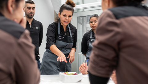 Professors i estudiants del Gran Diploma Xef de l'escola de cuina Culinary Institute of Barcelona a un challenge