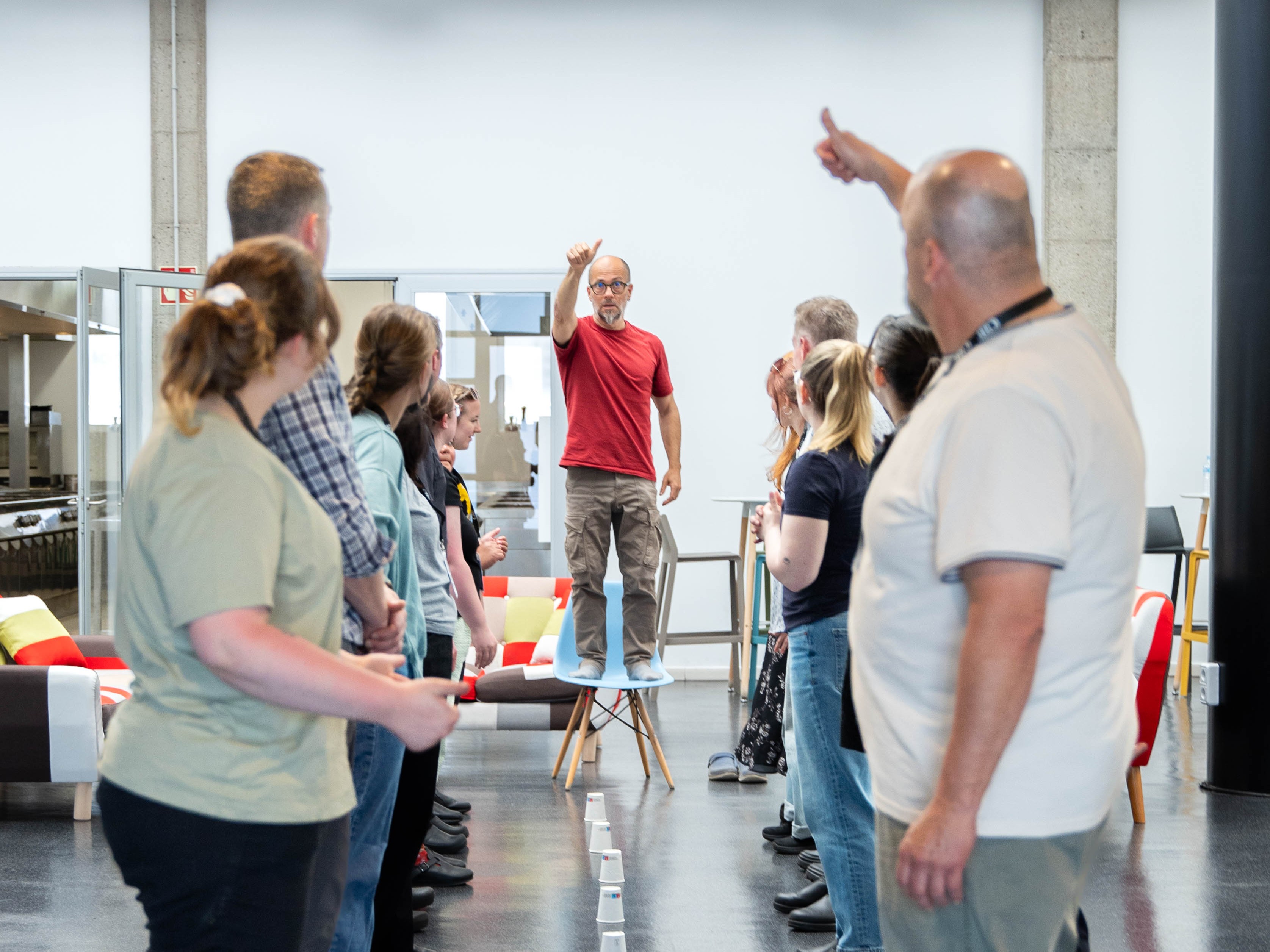 Qui participa en la decisió