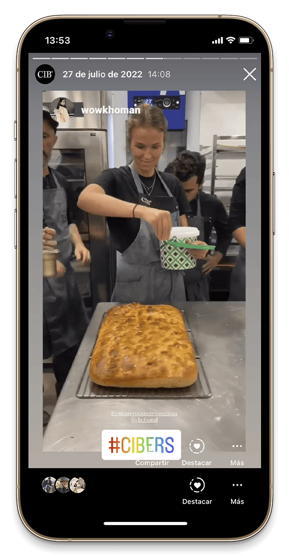 Estudiants curs pastisseria professional al Culinary Institute of Barcelona Estudiants del CIB en una classe de pastisseria avançada