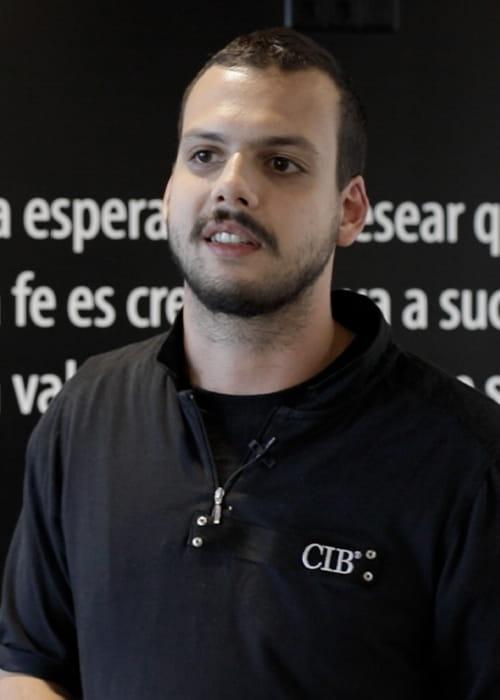 Estudiant xef d´alta cuina del Brasil del Culinary Institute of Barcelona Estudiant xef d´alta cuina del Brasil del Culinary Institute of Barcelona